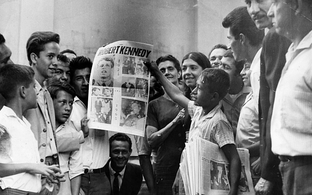 En La Biblioteca Luis Ngel Arango Se Inaugur La Exposici N Un Papel