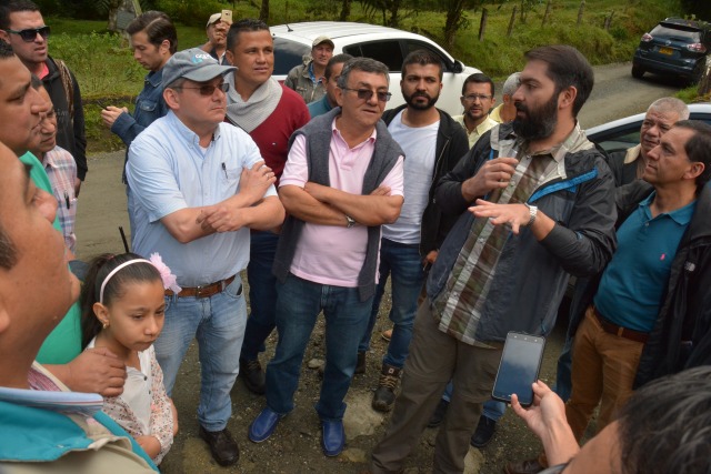El arquitecto de la Secretaría de Planeación de Manizales Juan David Arboleda tomó la voz en diferentes momentos para explicar lo que sucedía con La Aurora y sus posibles efectos en la reserva. "Una cosa es leer los planos y otra estar en el territorio, estos les ayudará a tener insumos para adoptar decisiones".