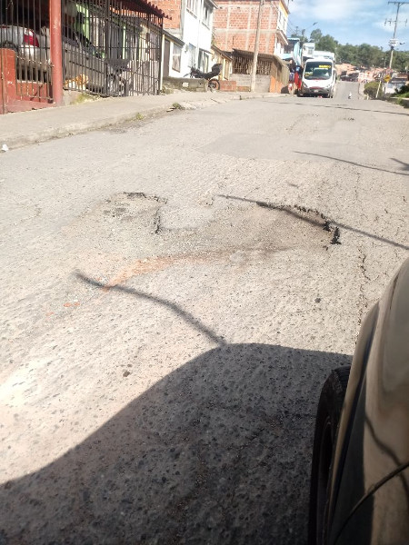 Calles piden arreglo en Manizales