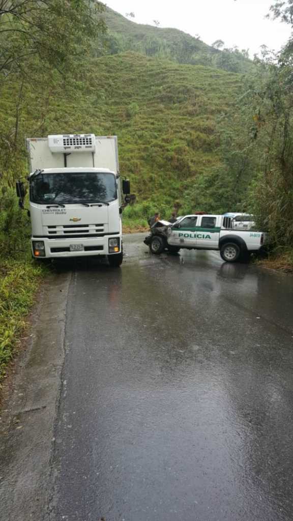 Ocho heridos tras un accidente en Petaqueros