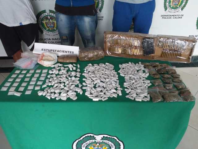 Los tres capturados no aceptaron cargos, pero los mandaron para la cárcel. Los tres capturados no aceptaron cargos, pero los mandaron para la cárcel.