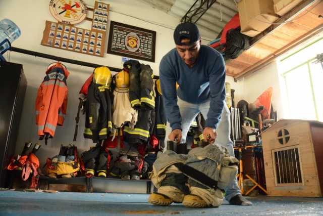 Vestir a un bombero, según el comandante del Cuerpo Oficial de Bomberos de Manizales, cuesta 0 millones.