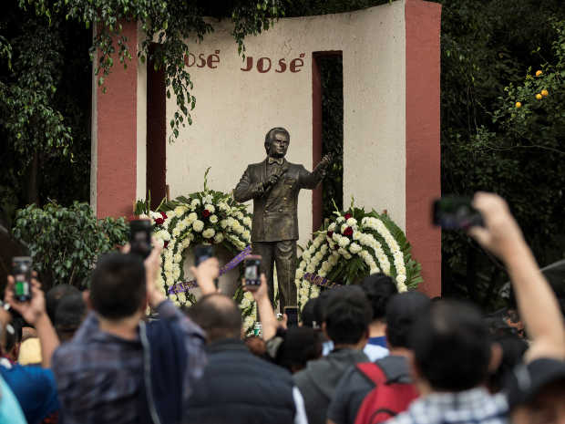 Escultura de José José 