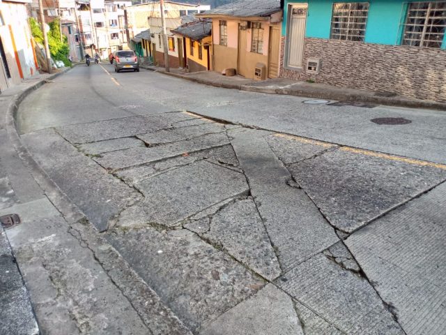 Calles en mal estado en Fátima.