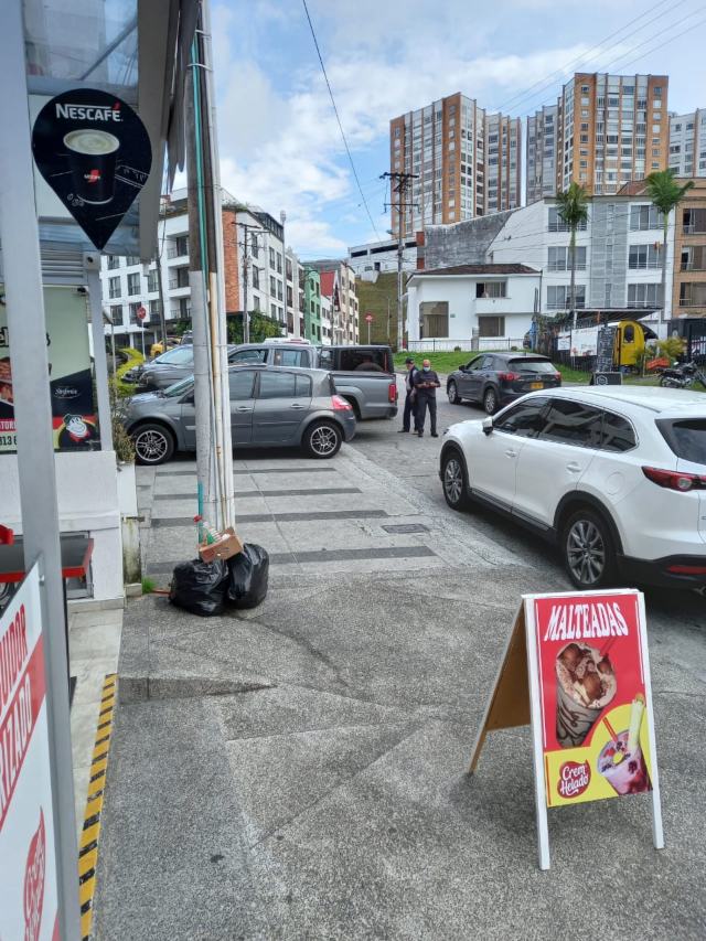 Parqueo indebido en Palermo, Manizales.