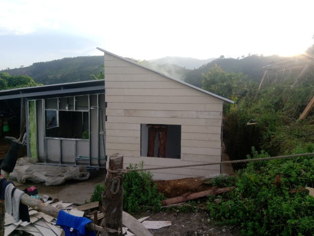 Casas prefabricadas en proceso.