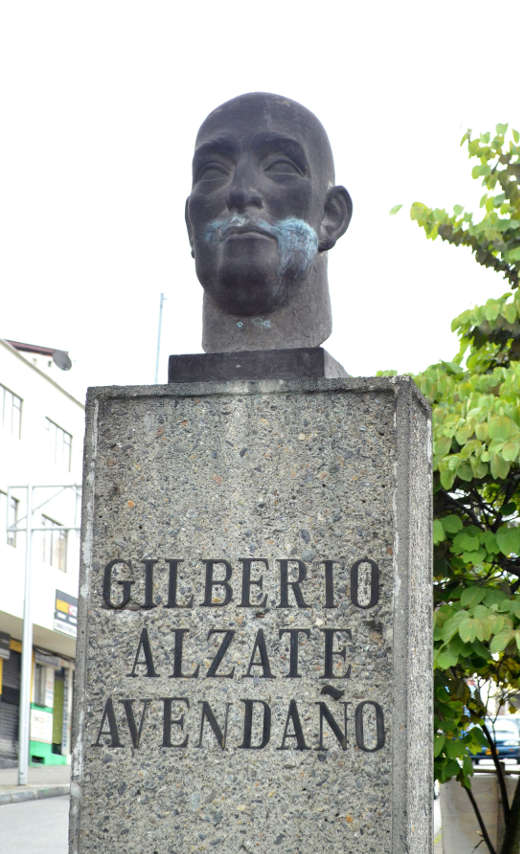 Gilberto Alzate Avendaño 