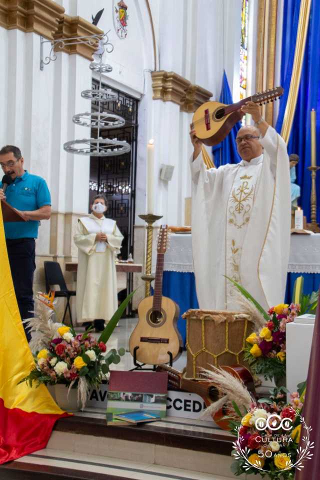 Una misa folclórica en la Basílica Nuestra Señora de las Mercedes de Chinchiná bendijo el inicio de la programación de las Bodas de Oro de la ONG Casa de la Cultura.
