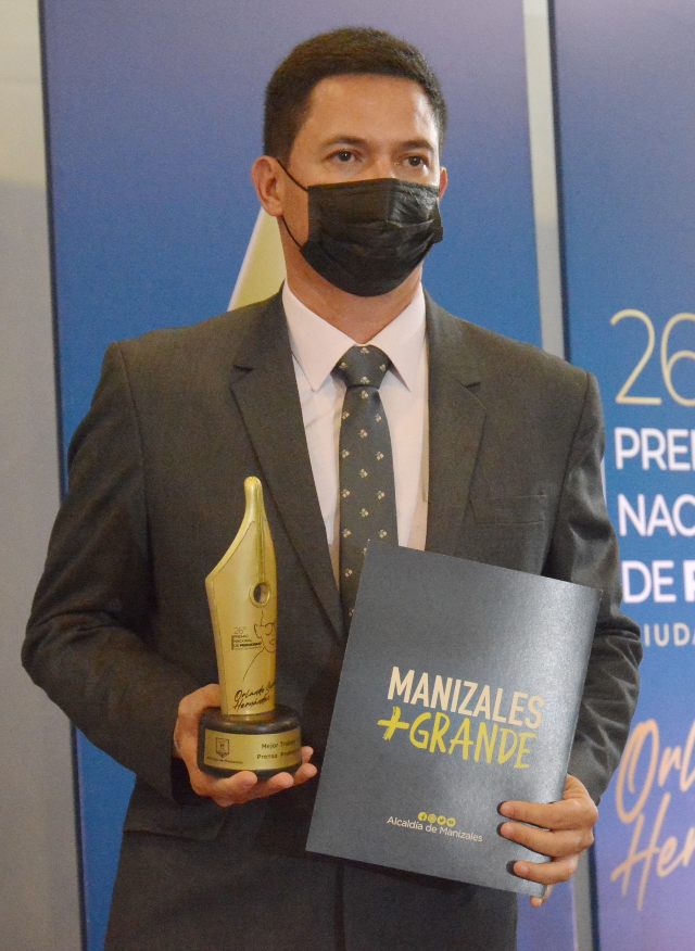 Foto | Freddy Arango | LA PATRIA  Héctor Fabio Zamora durante la entrega del Premio Nacional de Periodismo Ciudad de Manizales Orlando Sierra Hernández en la que fue jurado el año pasado. 