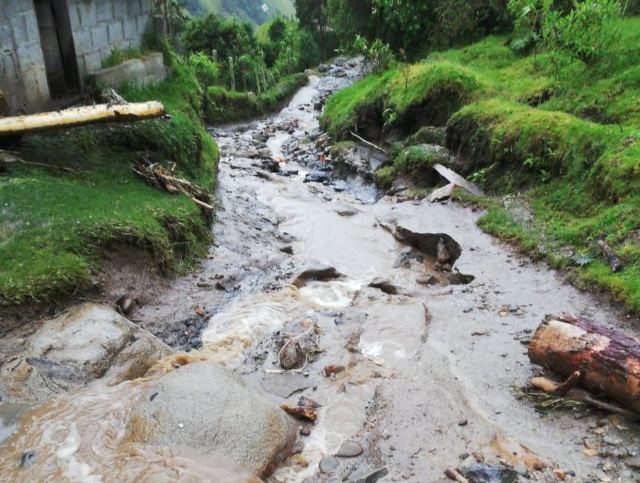 Lluvias dejan a dos familias damnificadas en Neira