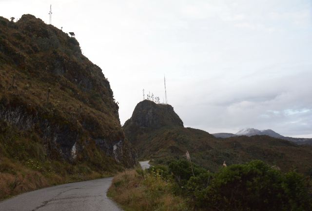 "Villamaría (Caldas) es uno de los 20 municipios que hacen parte del Geoparque Volcán del Ruiz. En el municipio se encuentra parte del área protegida "Parque Nacional Natural Los Nevados", el cual alberga al Volcán Nevado del Ruiz, Geositio de relevancia internacional para la declaratoria Geoparque Mundial de la UNESCO". El trayecto también muestra este aviso.