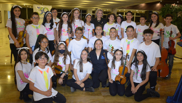 La ceremonia la amenizó la Orquesta Sinfónica de Batuta del barrio San Cayetano. Es una de las obras sociales que apoya la Caldense del Año 2021.  