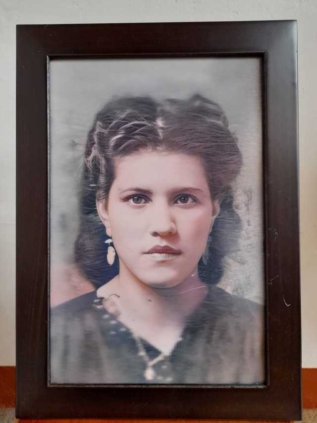 Fotografía de una mujer riosuceña realizada por Gabriela Marín Correa