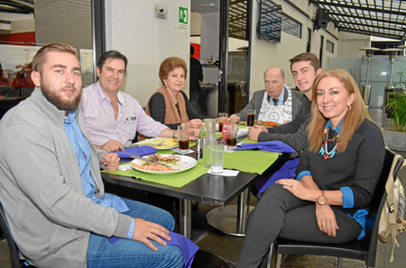 Sergio Estrada, Federico Estrada, Esperanza Jaramillo de Estrada, José Estrada, Miguel Estrada y María del Pilar Morales.