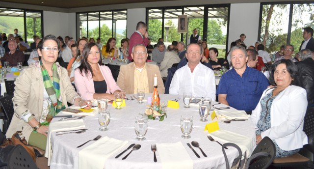Beatriz Castaño, Julieta Velásquez Alzate, Pastor Alberto López Ortega, Luis Germán Sanabria, Vicente Pérez y Melba Acosta.