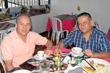 José James Villada y Luis Antonio Yepes, se reunieron en el restaurante Los Geranios.