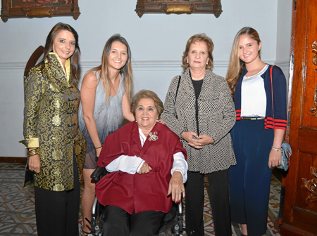 Claudia Villegas Hauss, María del Mar Botero Obando, Cecilia Restrepo de Botero, Elvira Escobar de Restrepo e Isabel Restrepo Gó