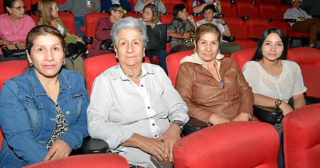 Ángela Escobar Valencia, Teresa Valencia, María del Pilar Escobar y Estefanía Imbachi.