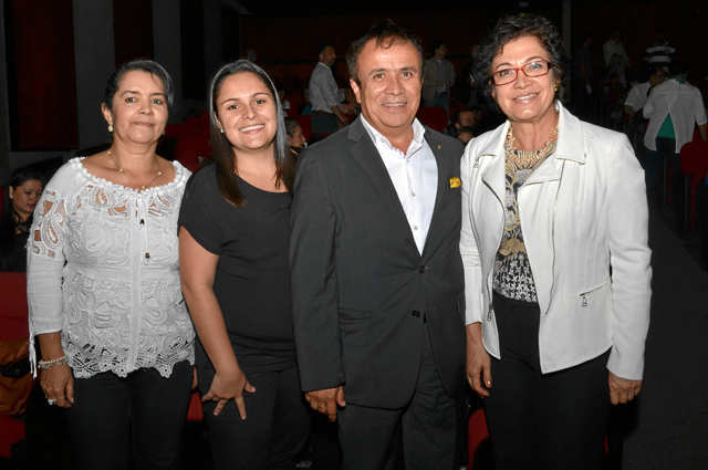 Gloria Inés Vélez, Ana Carolina Cardona, Rodrigo Cardona Marín y Gloria Esperanza García.