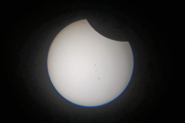 Isabel Catherin Zapata observó el eclipse con ayuda de un telescopio profesional, con su respectivo filtro, en Santágueda (Pales