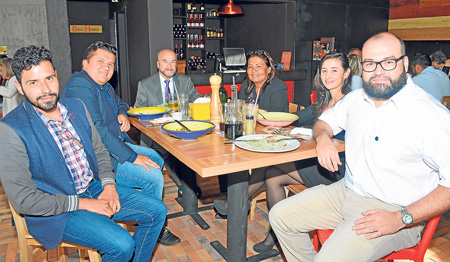 Se reunieron en un almuerzo: Milton Velásquez, Mauricio Hernández, Óscar Quintero, Martha Lucía Ocampo, Sandra Eliana Patiño, Ós