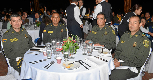 Teniente coronel Francisco Arias, comandante operativo del Departamento de Policía Caldas; teniente coronel Livio Castillo, coma