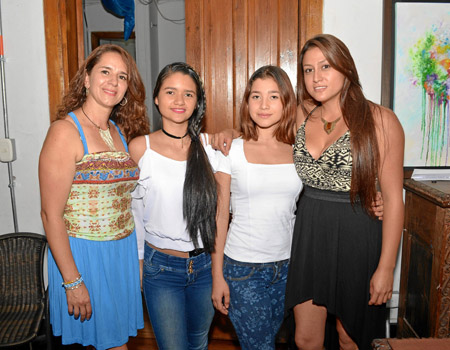 María Eugenia Londoño, Manuela Lizarralde, Camila Díaz y Juanita Henao López.