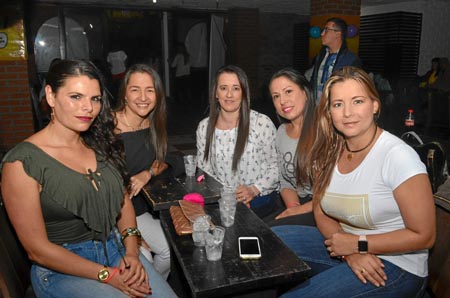 Ana María Cardona, Juliana Betancur, Estela Aristizábal, Sandra Milena Valencia y Jazmín Hincapié Franco.