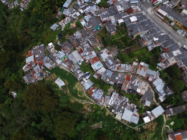 Para ver el sector de El Aguacate hay que ingresar por sus estrechos senderos o una vista aérea que lo rescate de las laderas de