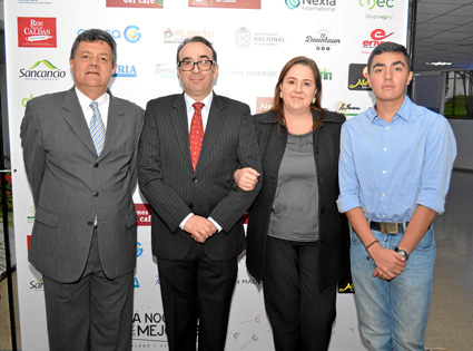 Jorge Augusto Montoya; Luis Enrique Fuentes, de Maderco e Interiorismo, Martha Elena Montoya y Mateo Fuentes Montoya.