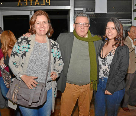 Diana González, José Fernando Echeverri Echeverri y Sofía Echeverri González.