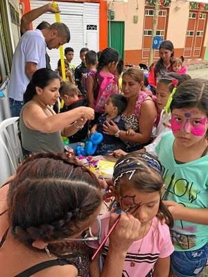 Les celebró la Navidad adelantada