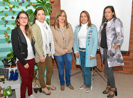 Paulina Morales Alzate, Clemencia Alzate Espinosa, María Eugenia Laverde Vásquez, Liliana Patricia López Jaramillo y Luz Helena 