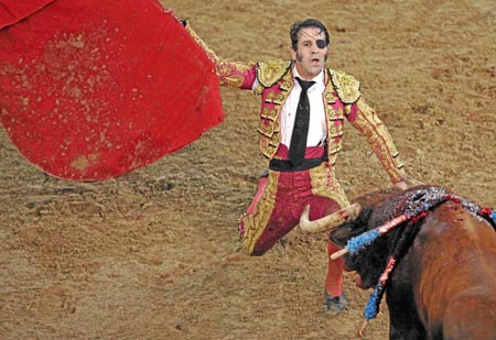 El español Juan José Padilla debió conformarse con una vuelta al ruedo con el toro que abrió la corrida. 