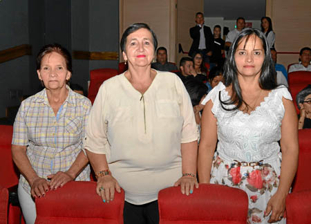 María Esneda González, Rosa Amelia Gómez Serna y Florilma Marín González.