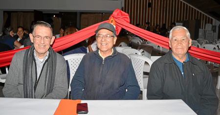 Álvaro Vélez S.J., rector del Colegio San Luis Gonzaga; Marcos Castaño S.J. y hermano Eduardo Beltrán.