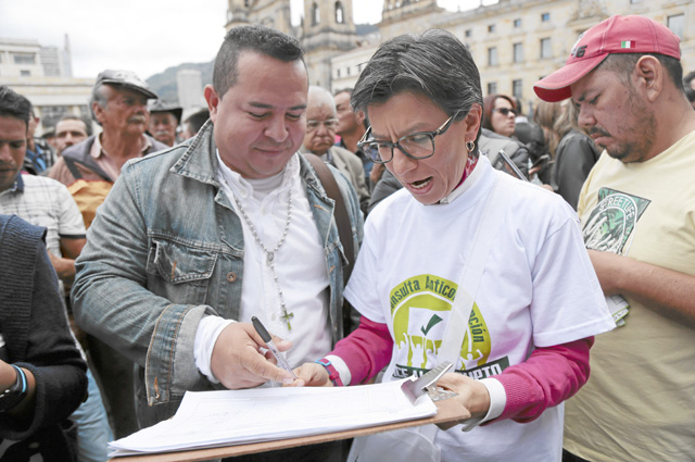 Recolección de firmas contra la corrupción.