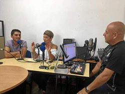 Radio en la Web Foto | LA PATRIA Villamaría. La Alcaldía le apuesta a hacer radio interactiva a través de Facebook Live, por don