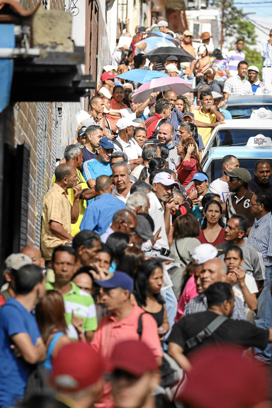 Chavistas esperaron en la calle para votar en el simulacro de las votaciones para elegir a la Asamblea Nacional Constituyente qu