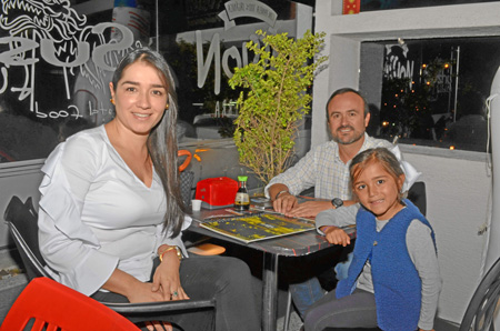 Cristina Duque, Carlos Alberto Valencia y Paulina Valencia.