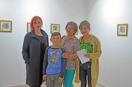 Érika Velásquez, Isaac Aristizábal, María Estrella Rodríguez, y Luisa Velásquez, autora de la exposición Ruido.