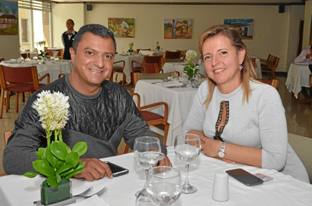 Para celebrar el cumpleaños de Arvey López Castro,  Luz Helena Mejía González le ofreció un almuerzo en el restaurante El Mural 