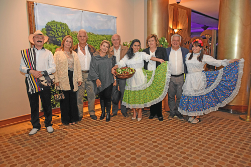 Vicky Vélez Arango, Samuel Giraldo, Ángela Restrepo, Pablo Robledo, Beatriz Jaramillo y Bernardo Hernández.