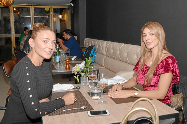 Diana Arias le celebró el cumpleaños a su hermana, María del Carmen Arias, en una comida en el restaurante L’Angevin.