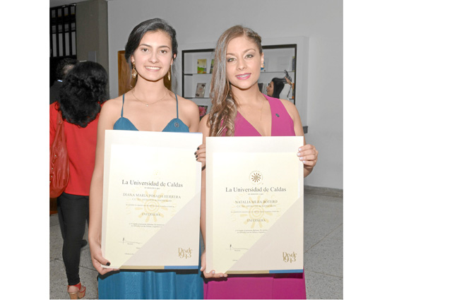 Diana María Posada Herrera y Natalia Mejía Botero, se graduaron como enfermeras.
