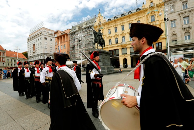 El cambio de guardia del regimiento croata Royal Cravattes es otro de los atractivos en Zagreb.