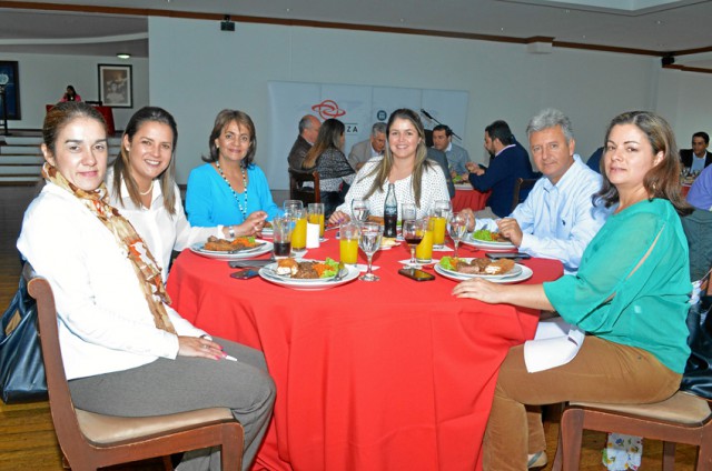 Claudia Fernanda Ocampo, María Virginia Jaramillo, Piedad Jaramillo, Pamela Gómez Jaramillo, Carlos Eduardo Correa y Pamela Vill