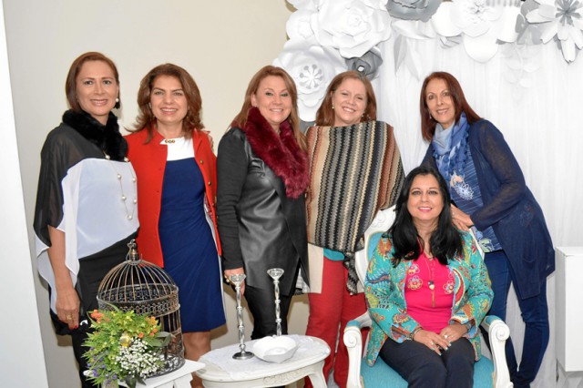Clara Elena Arango, Análida Nauffal, Gloria Liliana Vásquez, Orffa Cecilia Gutiérrez, Cristina Gärtner y Mireya Díaz Patiño, de 