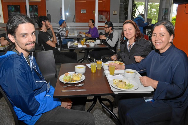 Tomás Ospina Jurado, Sol López y Claudia Jurado.
