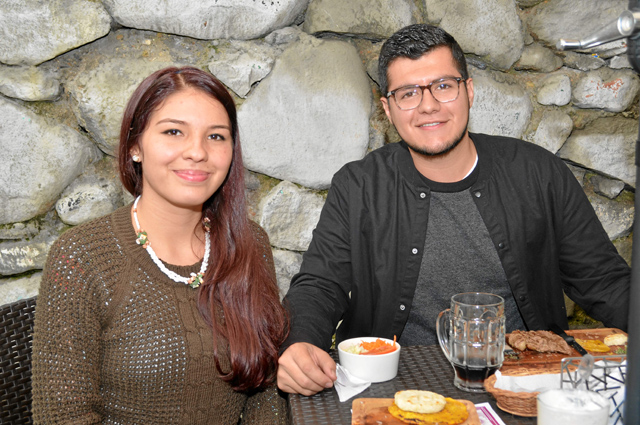 Santiago Orozco y Manuela Pérez se reunieron en un almuerzo en el restaurante Asados Chavita.